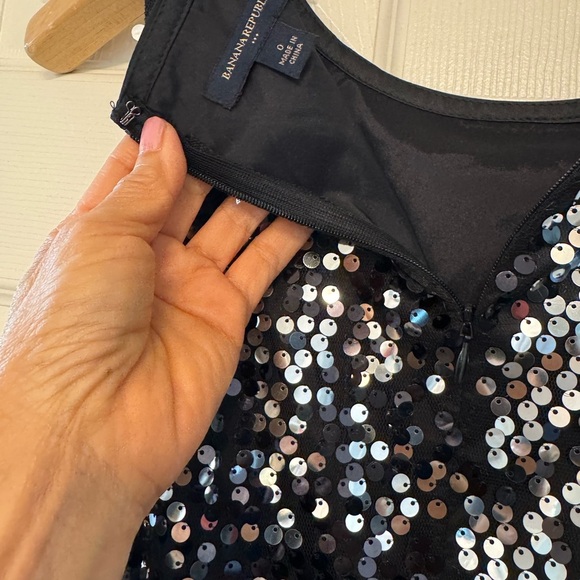 Banana Republic sequins shift Dress - Picture 4 of 4